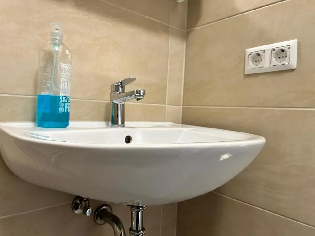 Prime Suites Near Schoenbrunn Castle Vienna Apartment