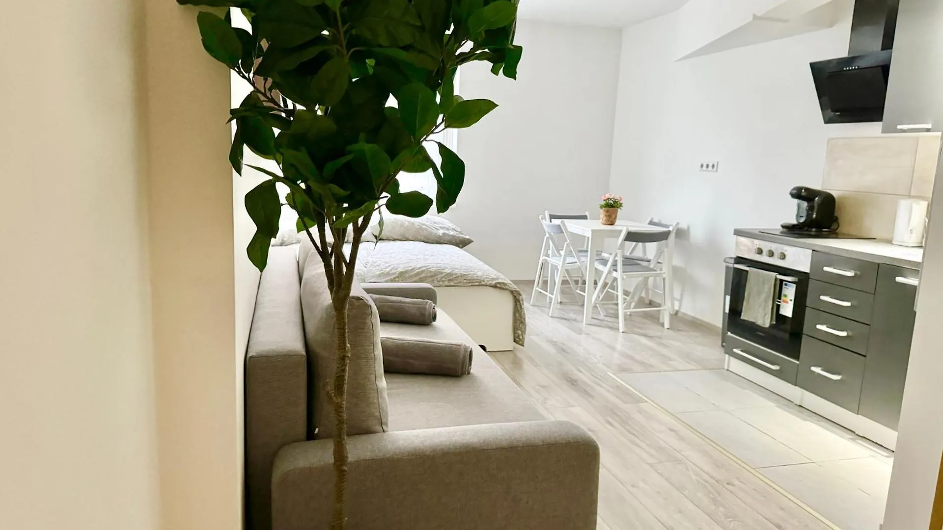 Prime Suites Near Schoenbrunn Castle Vienna 0*,  Austria