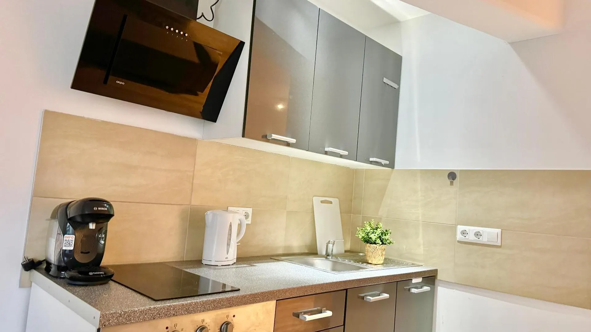 Prime Suites Near Schoenbrunn Castle Vienna 0*,  Austria